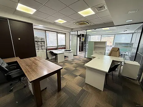 Kirayə verilir 15 otaqlı ofis 506 m²