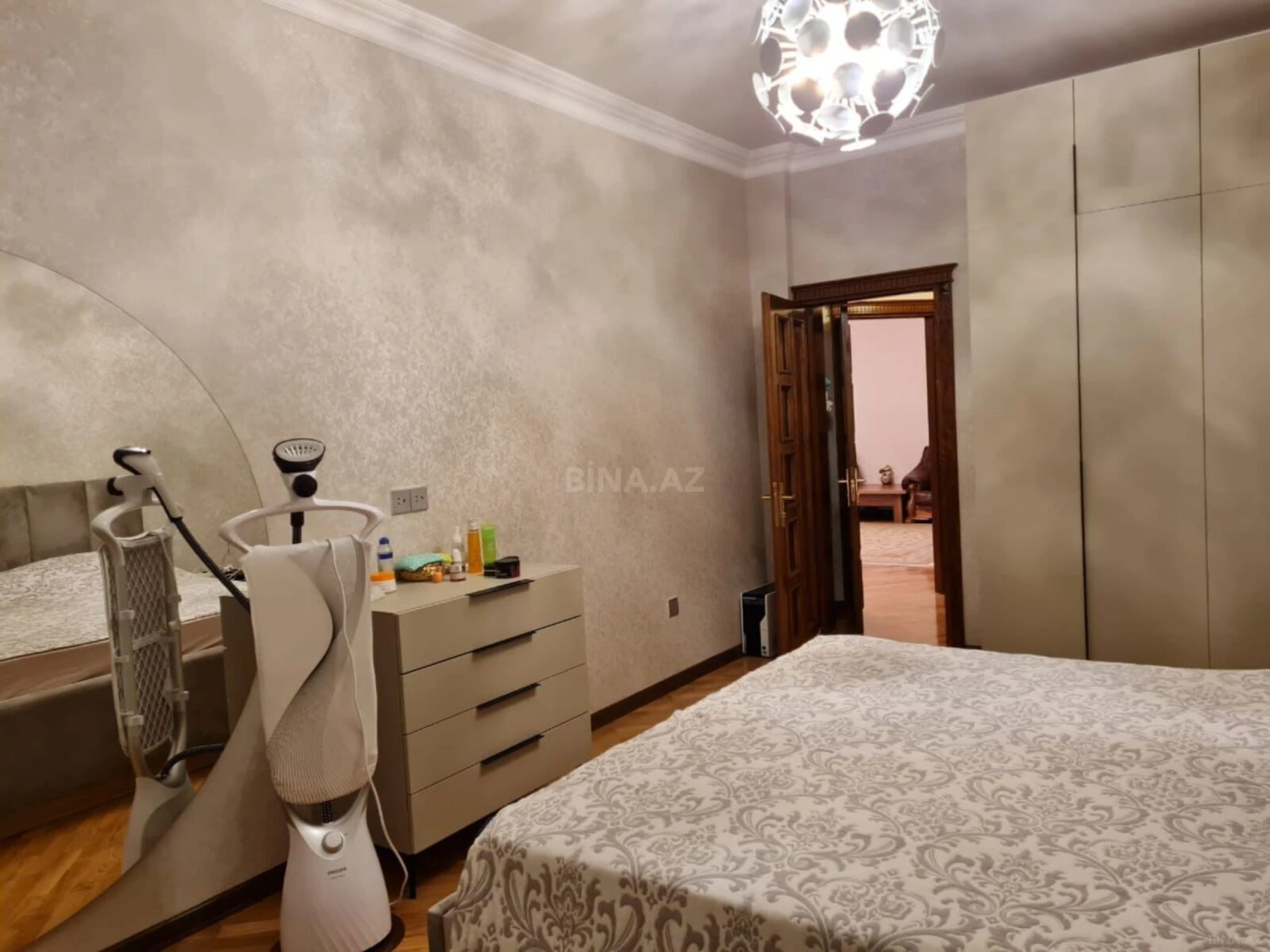 Satılır 4 otaqlı mənzil 145 m²