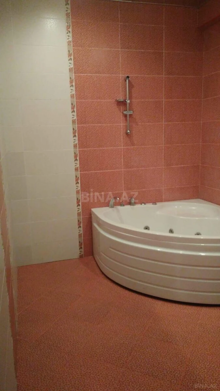 Satılır 4 otaqlı mənzil 145 m²