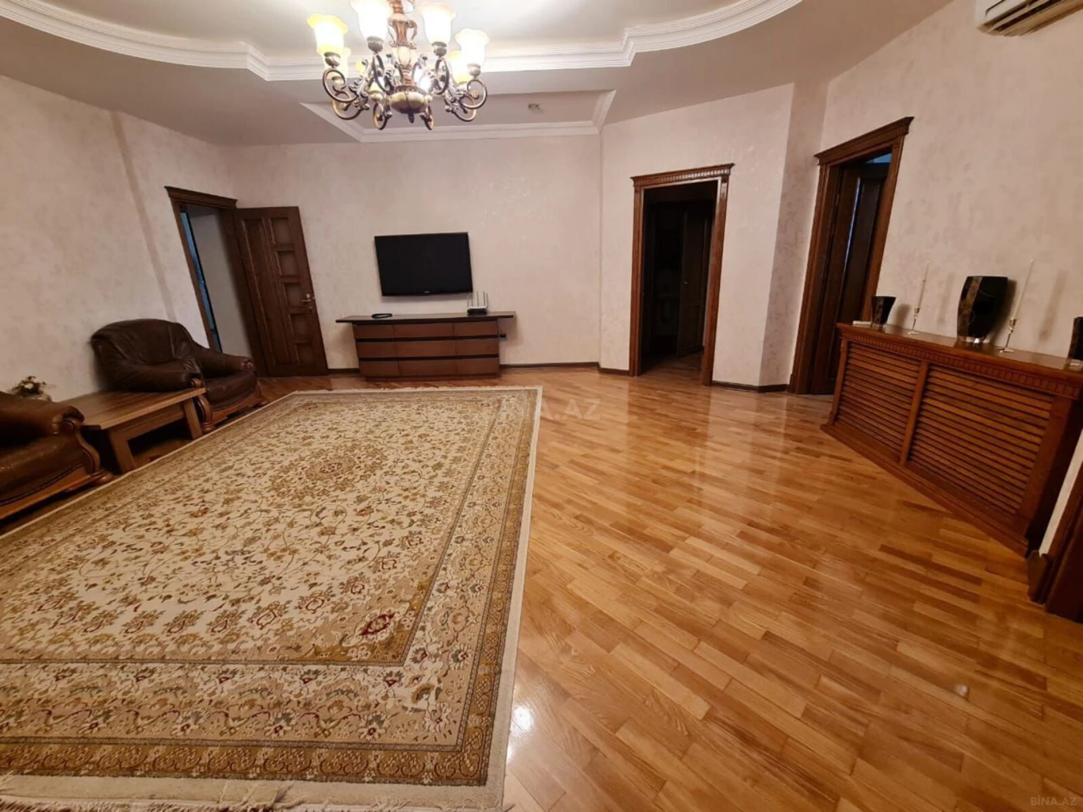 Satılır 4 otaqlı mənzil 145 m²