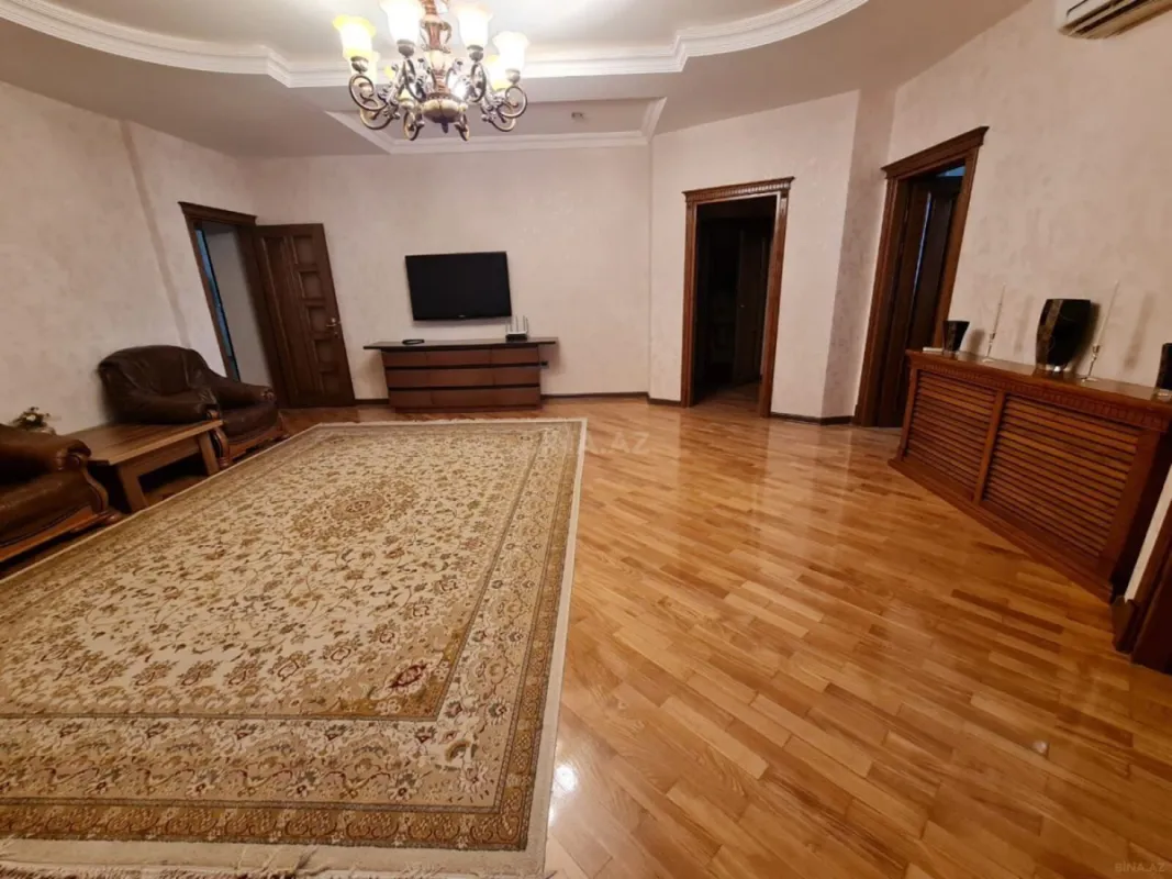 Satılır 4 otaqlı mənzil 145 m²