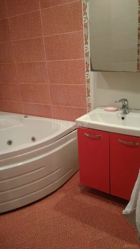 Satılır 4 otaqlı mənzil 145 m²