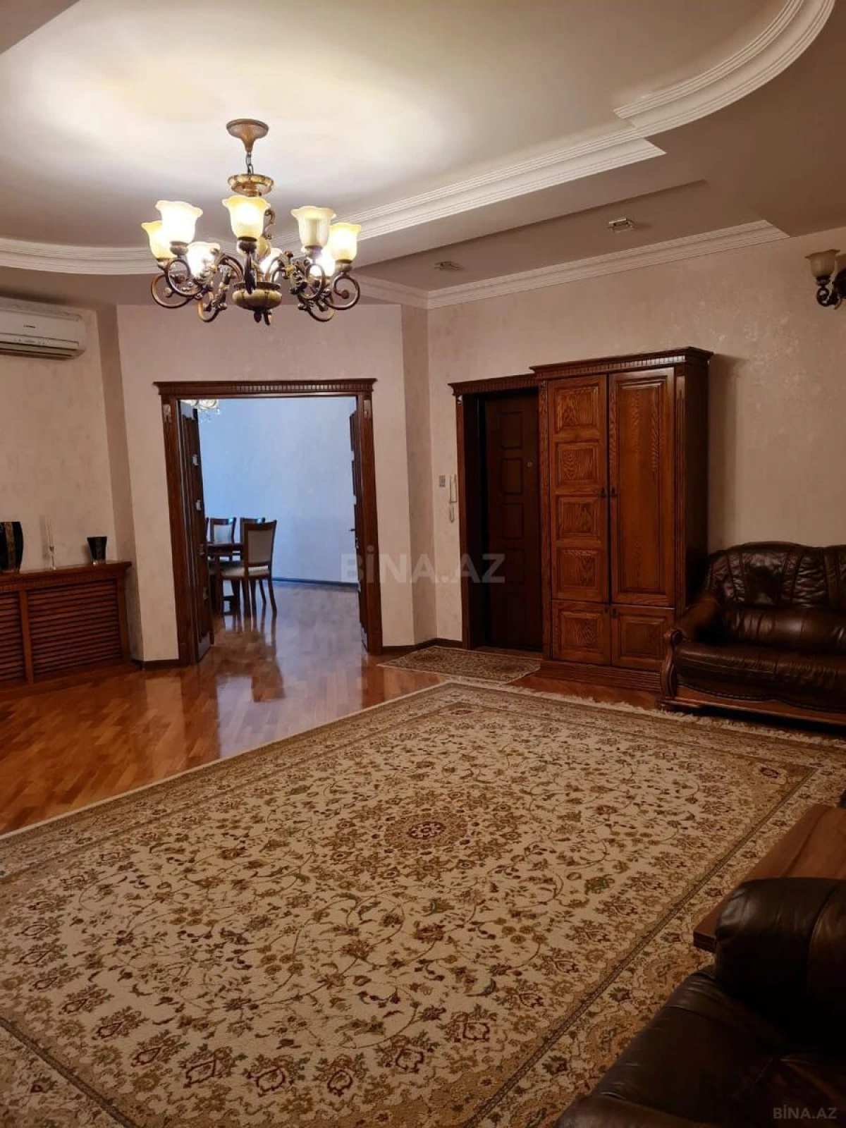 Satılır 4 otaqlı mənzil 145 m²
