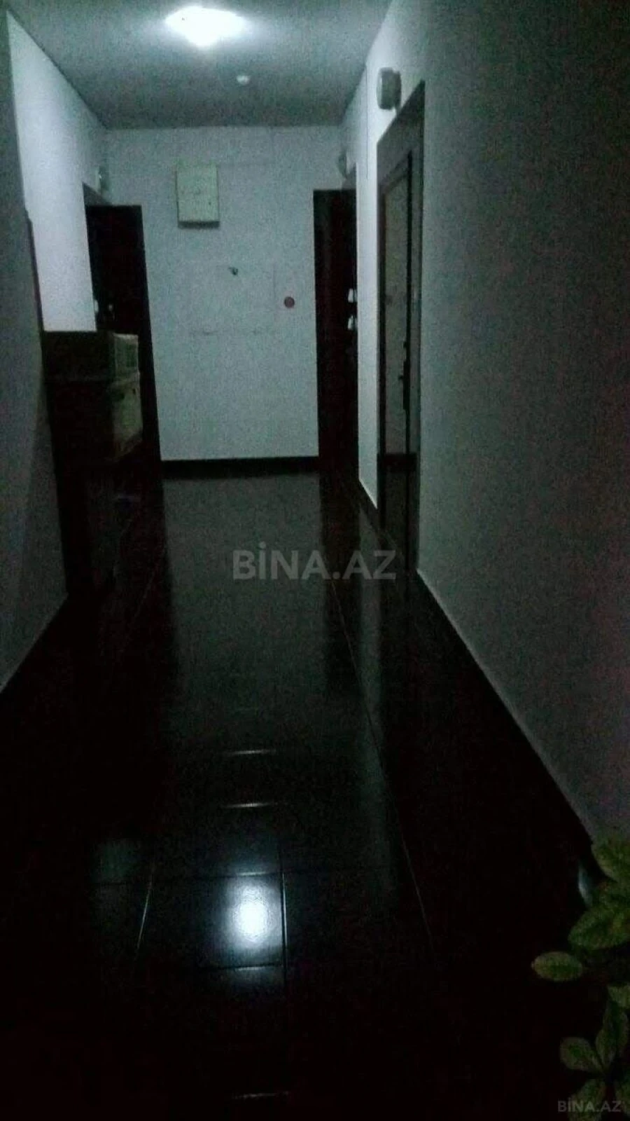 Satılır 4 otaqlı mənzil 145 m²