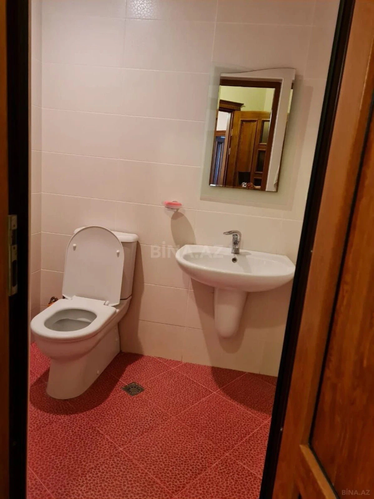 Satılır 4 otaqlı mənzil 145 m²