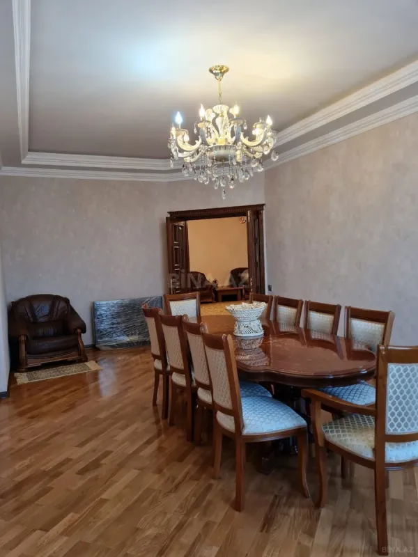 Satılır 4 otaqlı mənzil 145 m²