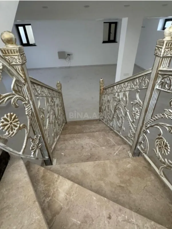 Satılır 6 otaqlı həyət evi 277 m²