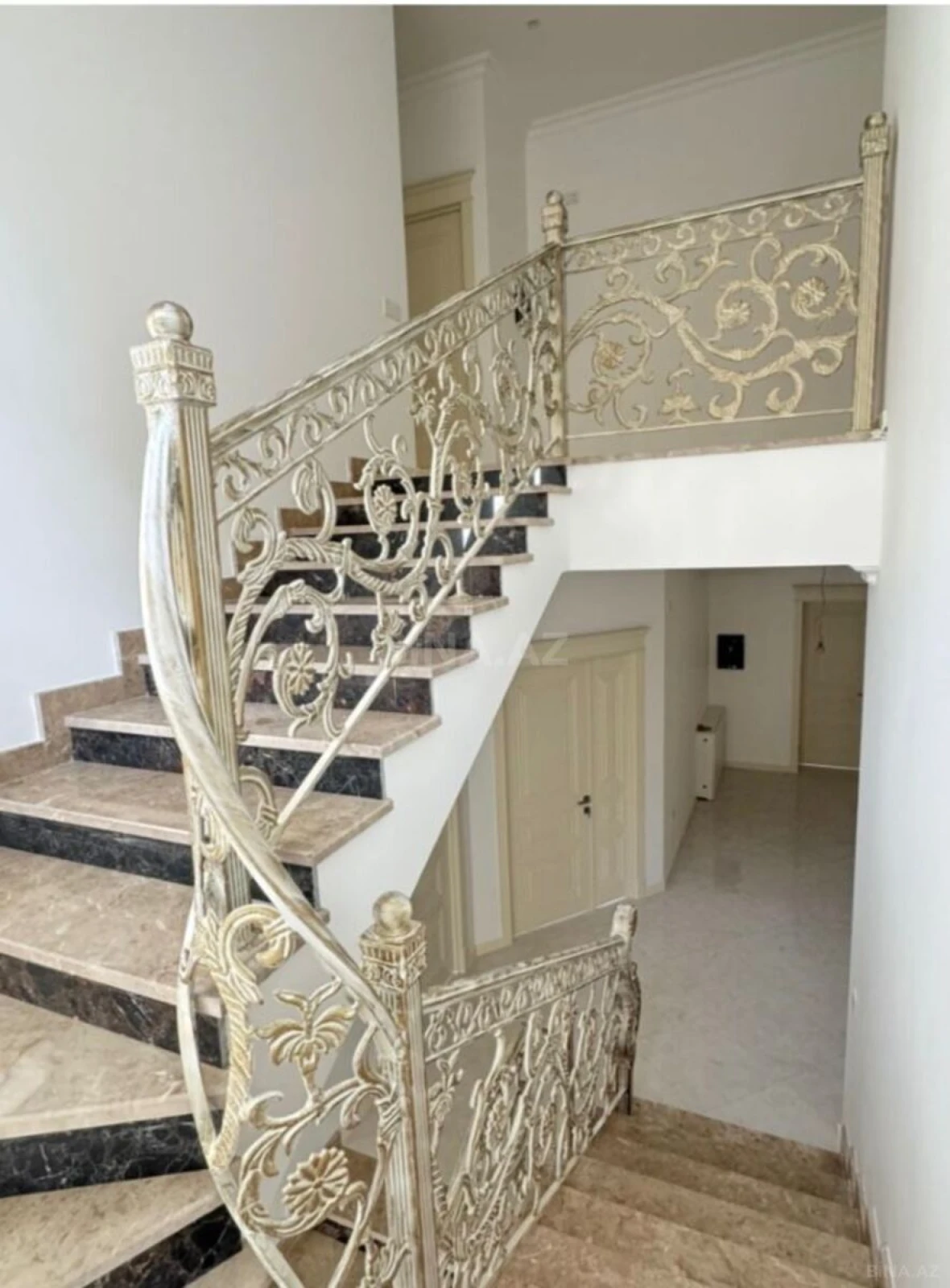 Satılır 6 otaqlı həyət evi 277 m²