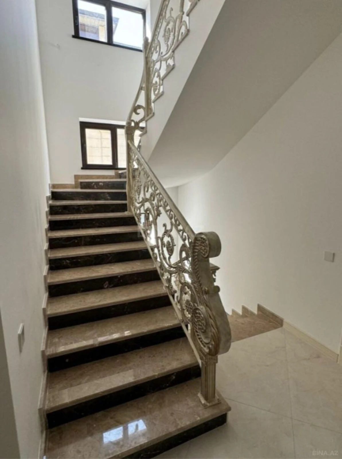 Satılır 6 otaqlı həyət evi 277 m²