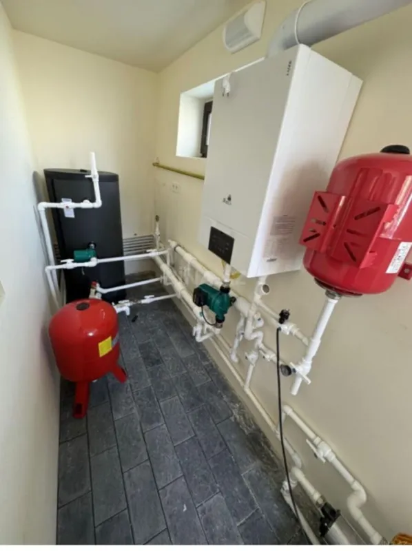 Satılır 6 otaqlı həyət evi 277 m²