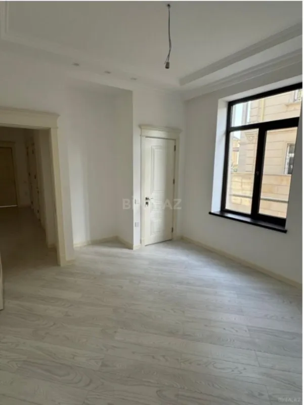 Satılır 6 otaqlı həyət evi 277 m²