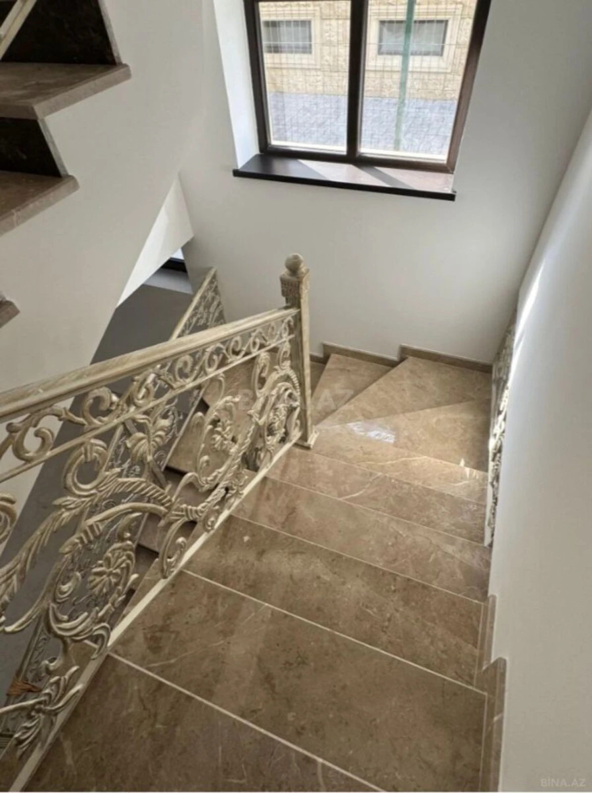 Satılır 6 otaqlı həyət evi 277 m²