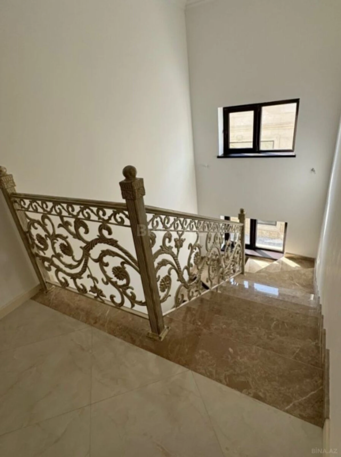 Satılır 6 otaqlı həyət evi 277 m²