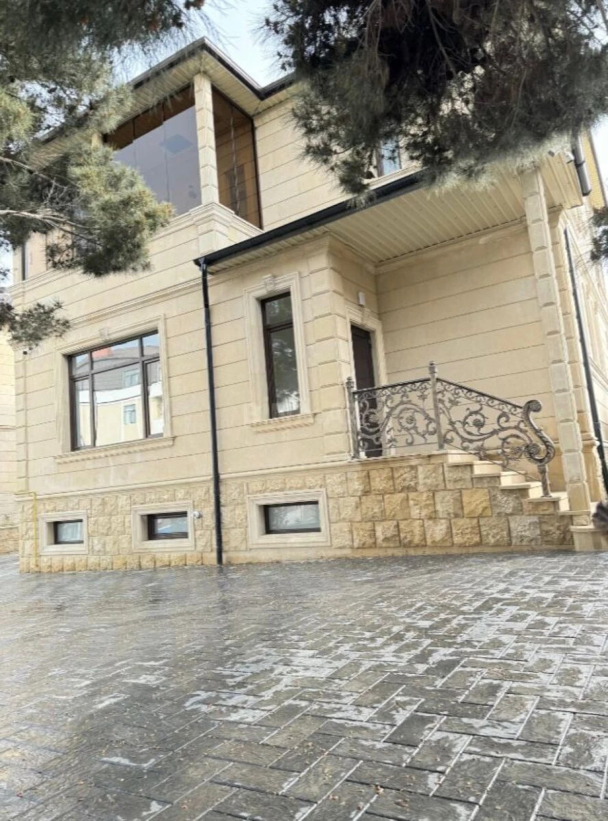 Satılır 6 otaqlı həyət evi 277 m²