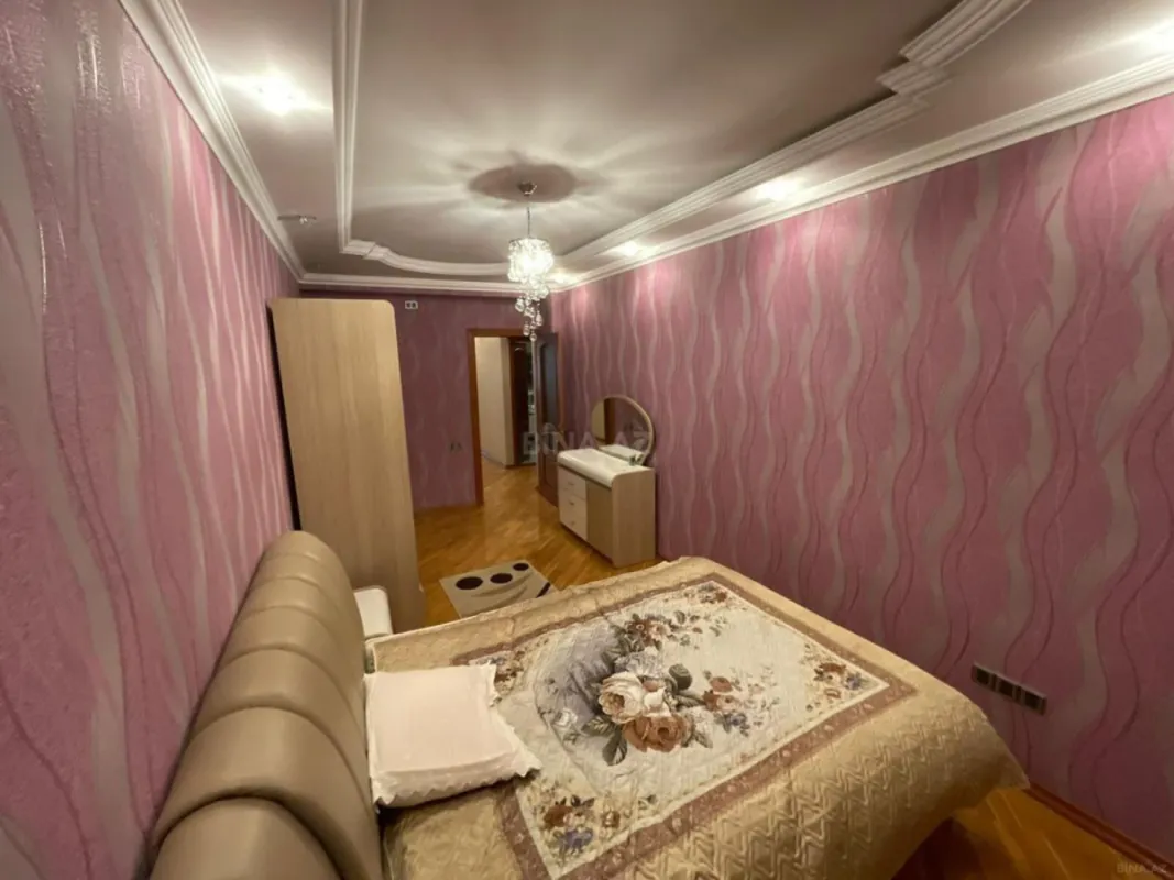 Satılır 3 otaqlı mənzil 130 m²