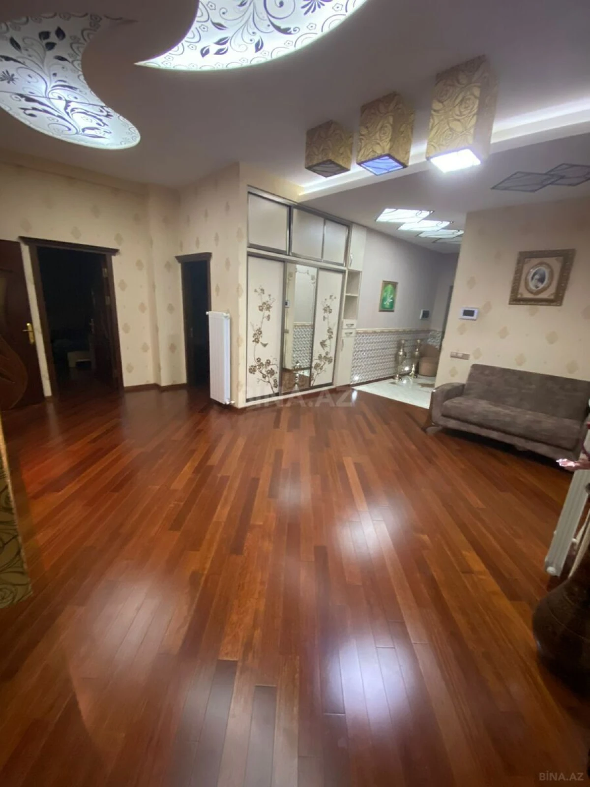 Satılır 4 otaqlı mənzil 170 m²