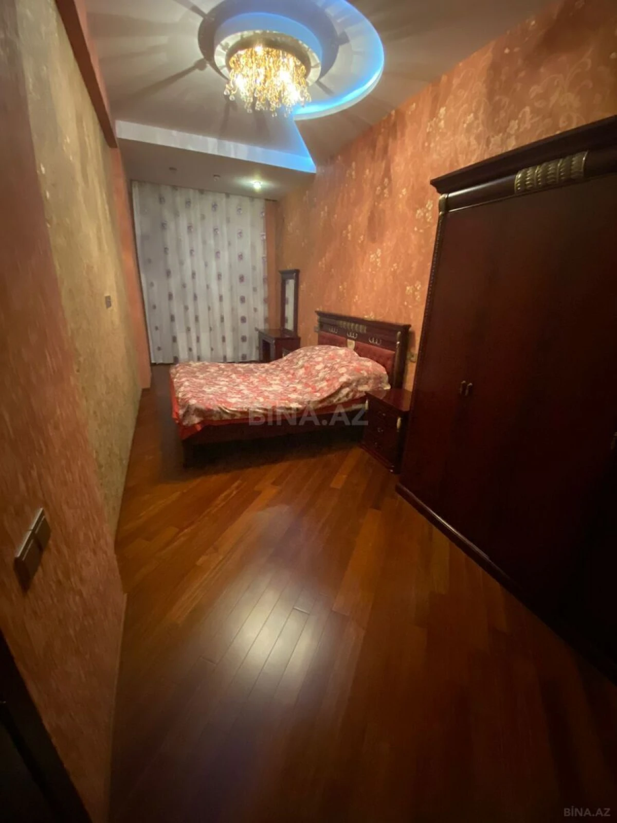 Satılır 4 otaqlı mənzil 170 m²