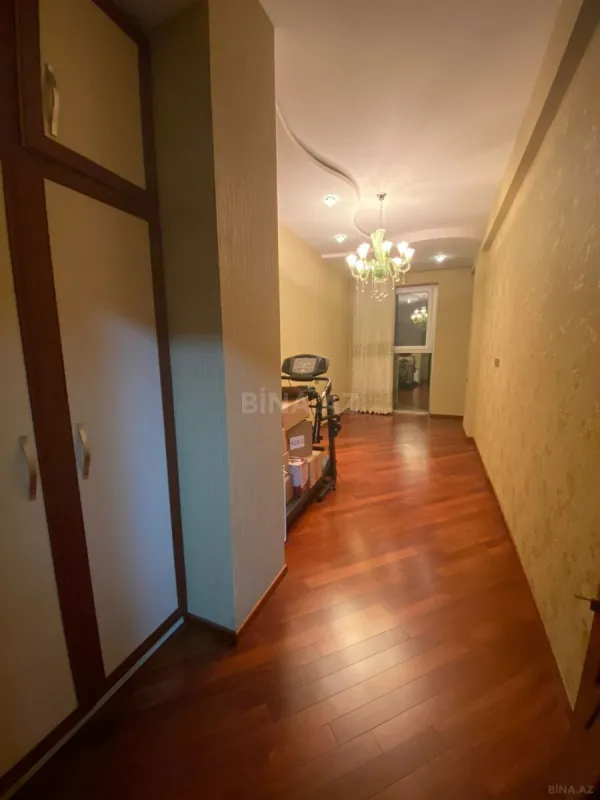 Satılır 4 otaqlı mənzil 170 m²