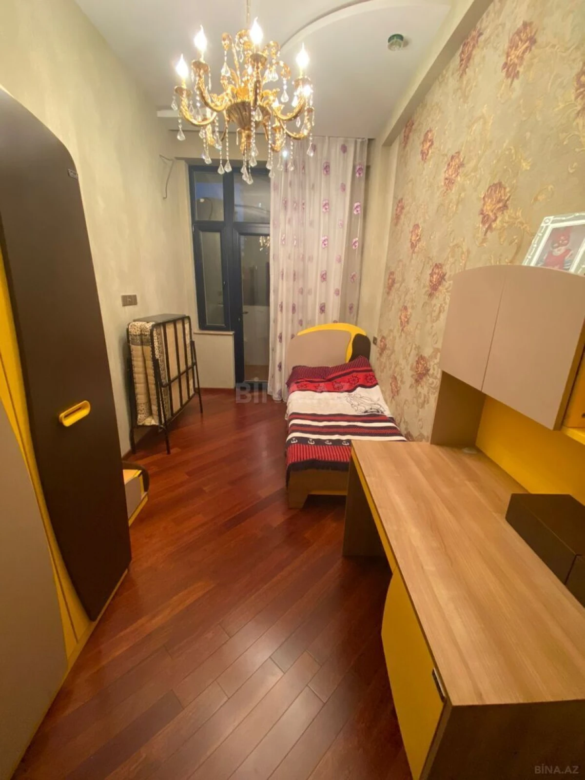 Satılır 4 otaqlı mənzil 170 m²