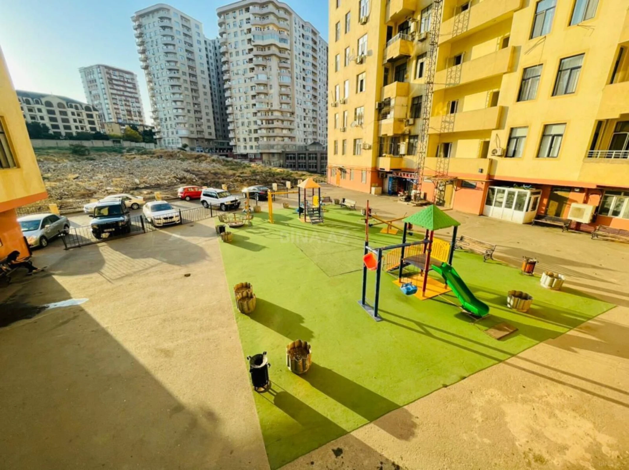 Satılır 4 otaqlı mənzil 170 m²