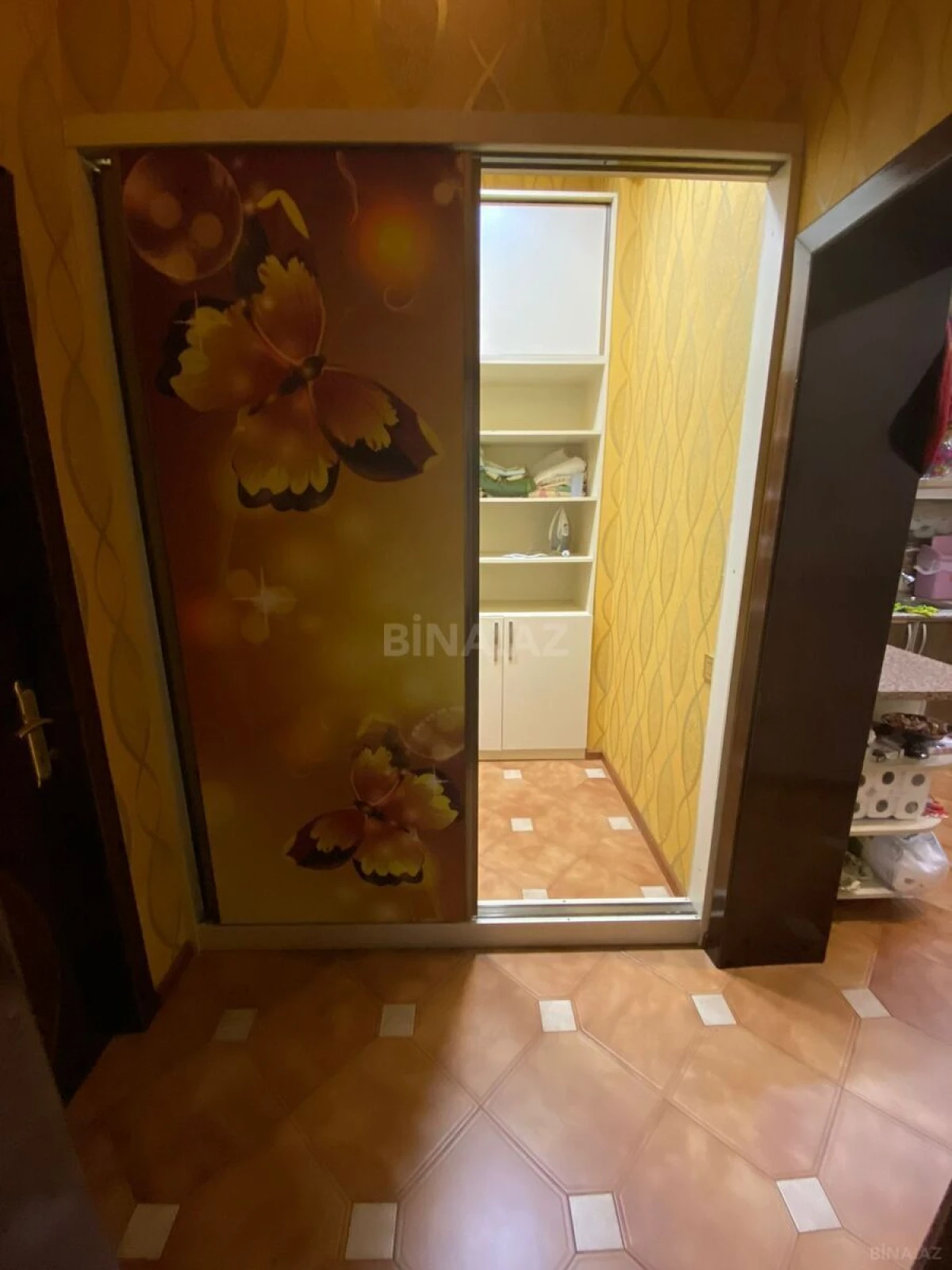 Satılır 4 otaqlı mənzil 170 m²