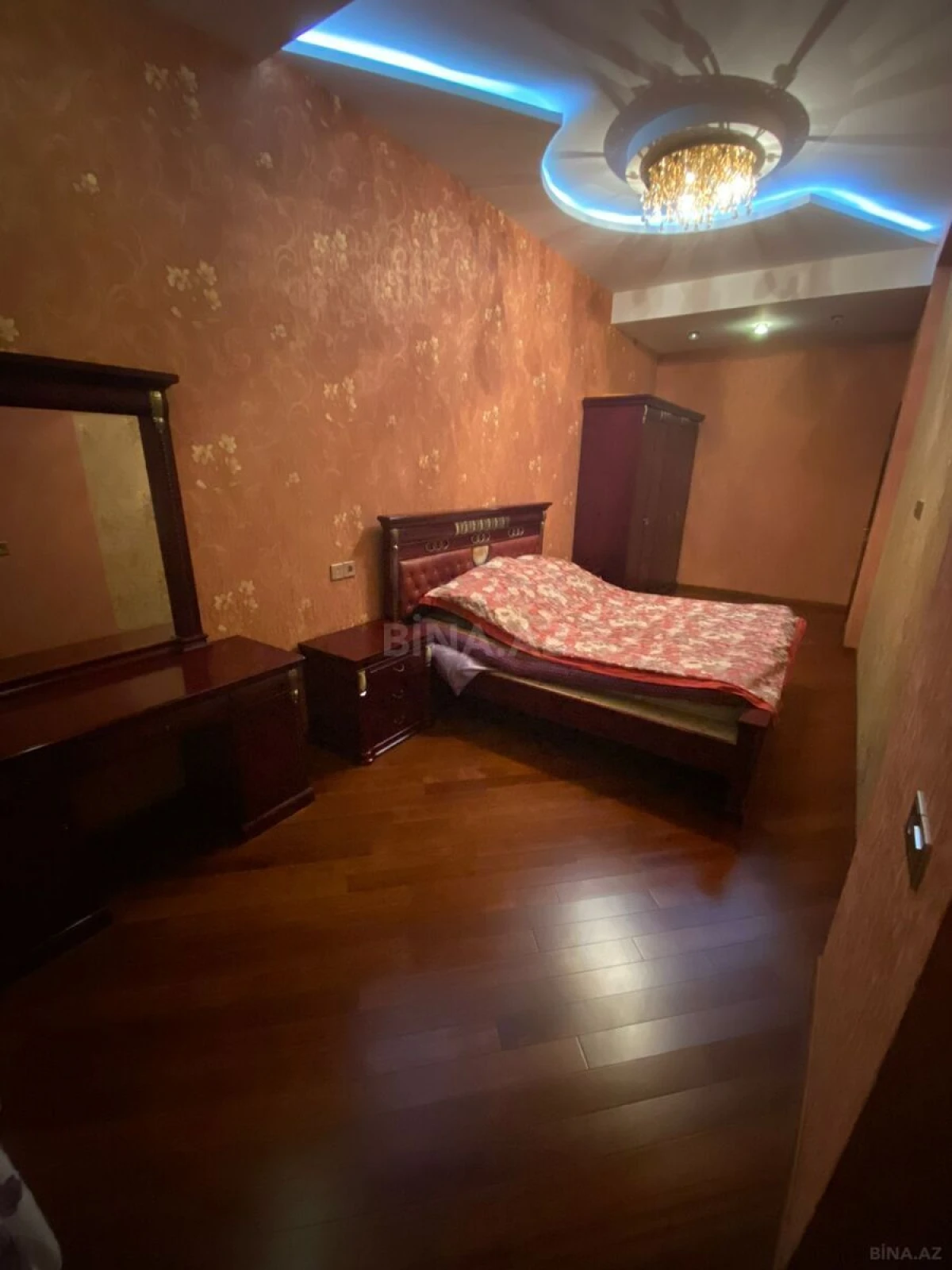 Satılır 4 otaqlı mənzil 170 m²