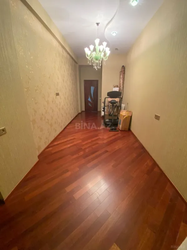 Satılır 4 otaqlı mənzil 170 m²