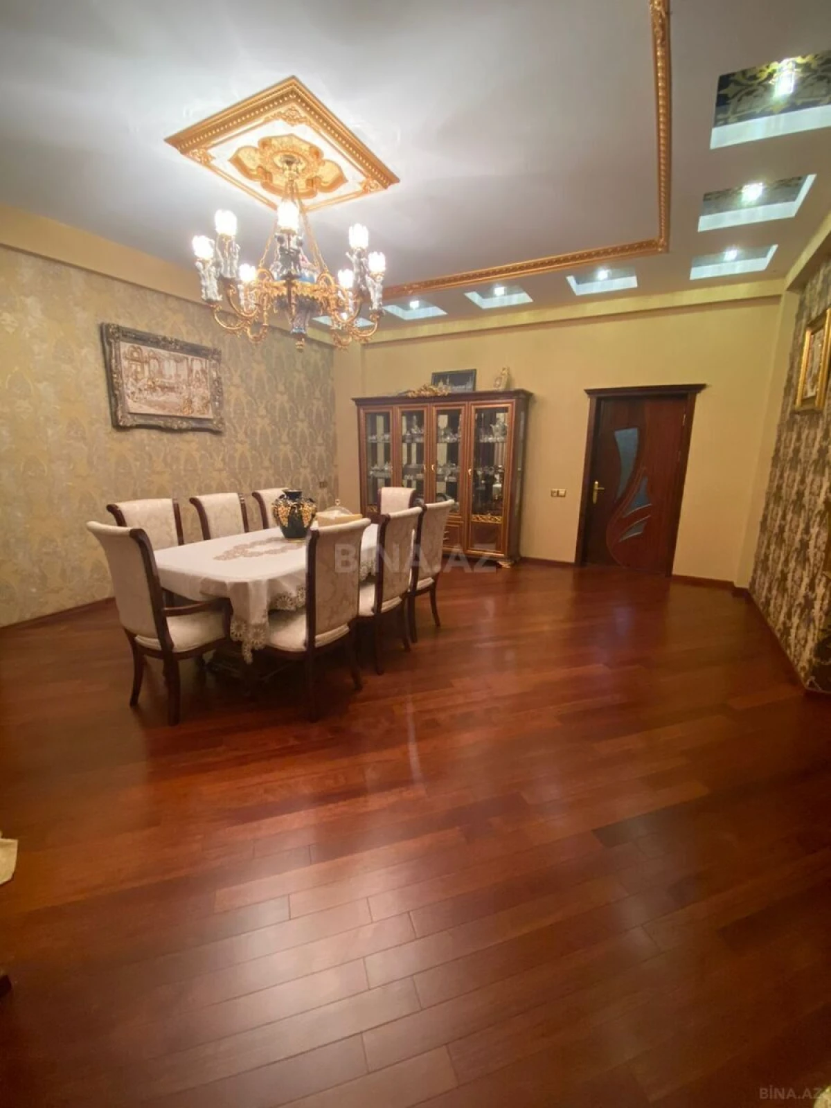 Satılır 4 otaqlı mənzil 170 m²