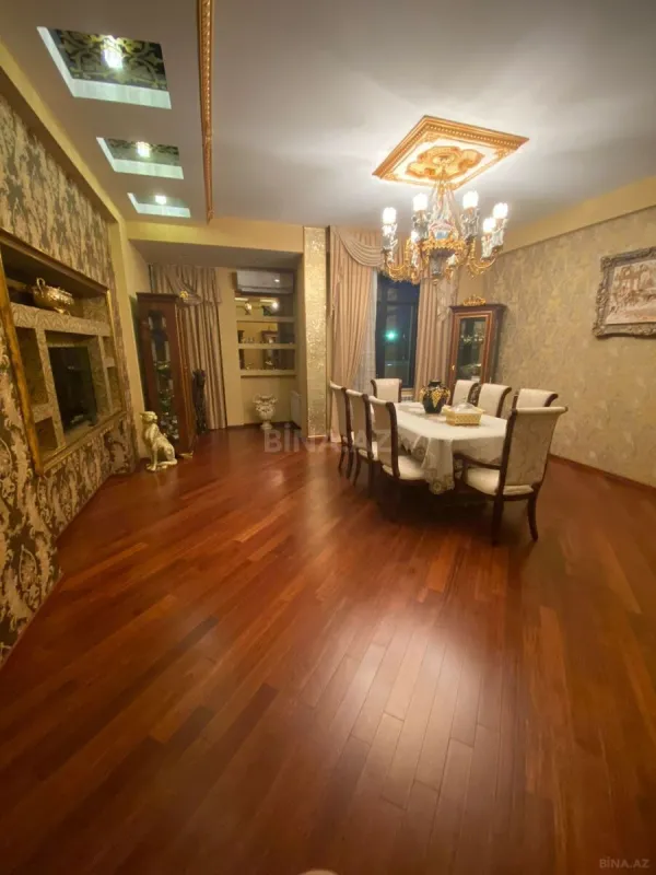 Satılır 4 otaqlı mənzil 170 m²