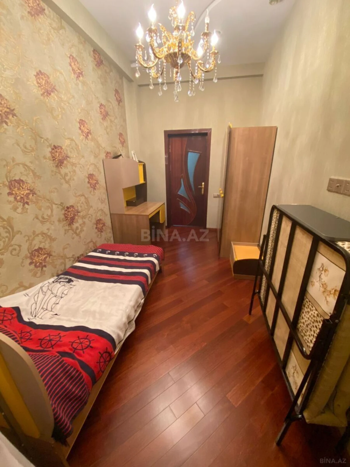 Satılır 4 otaqlı mənzil 170 m²