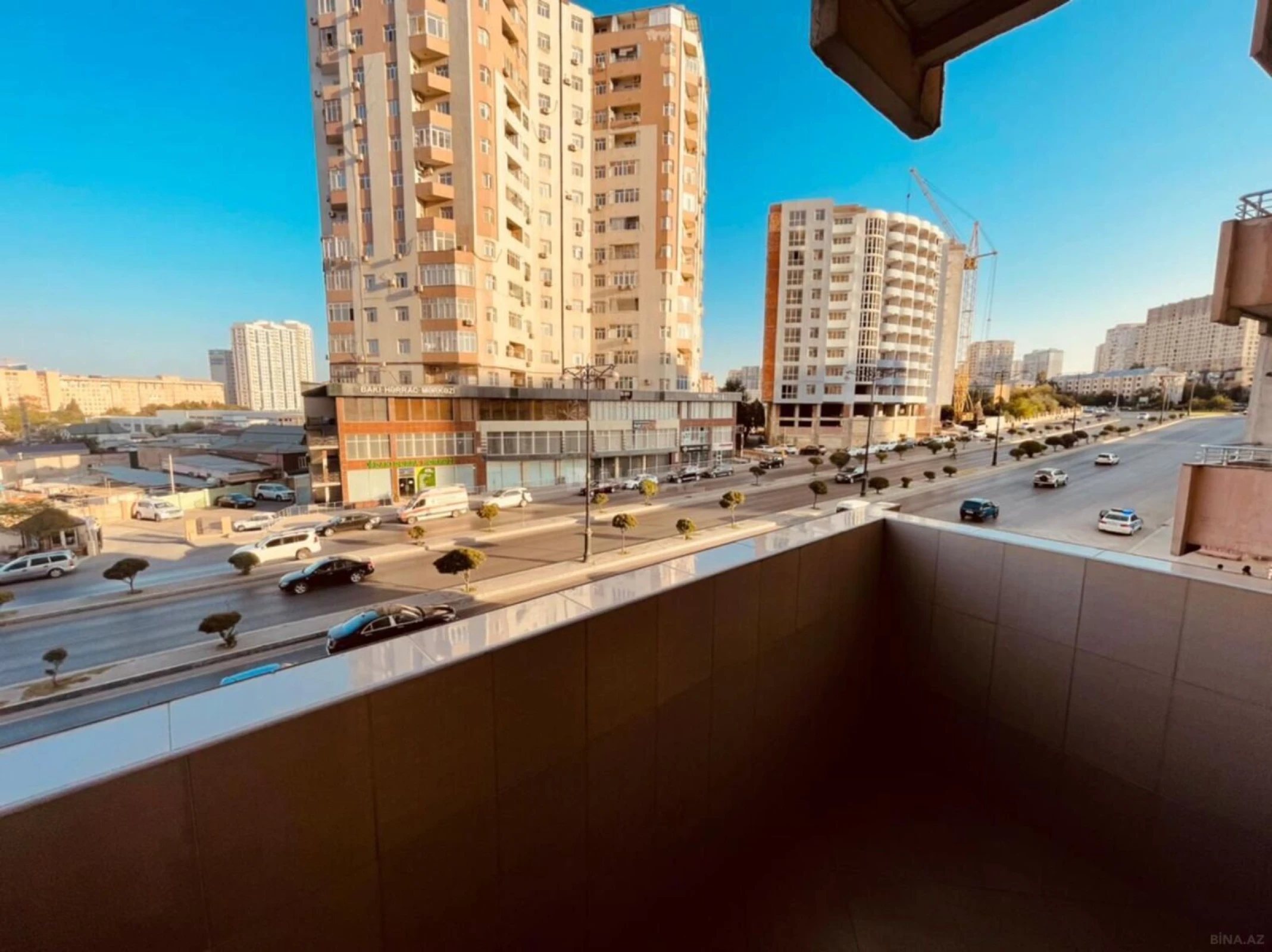 Satılır 4 otaqlı mənzil 170 m²