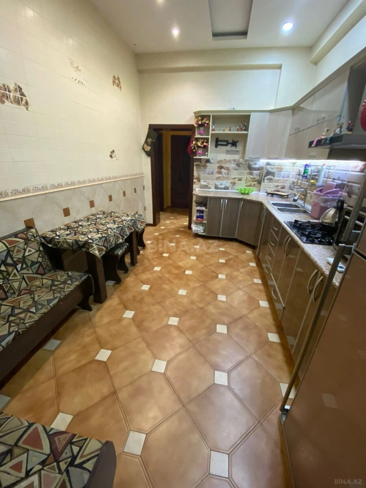 Satılır 4 otaqlı mənzil 170 m²