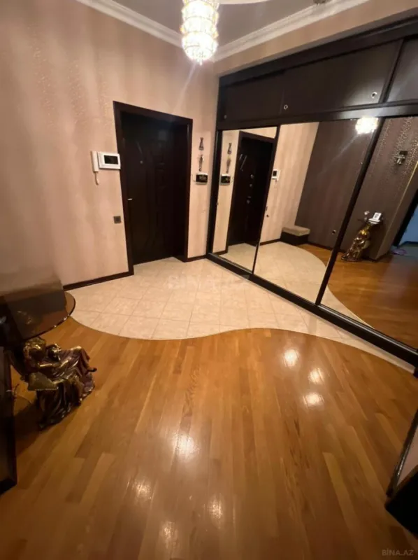 Satılır 3 otaqlı mənzil 116 m²