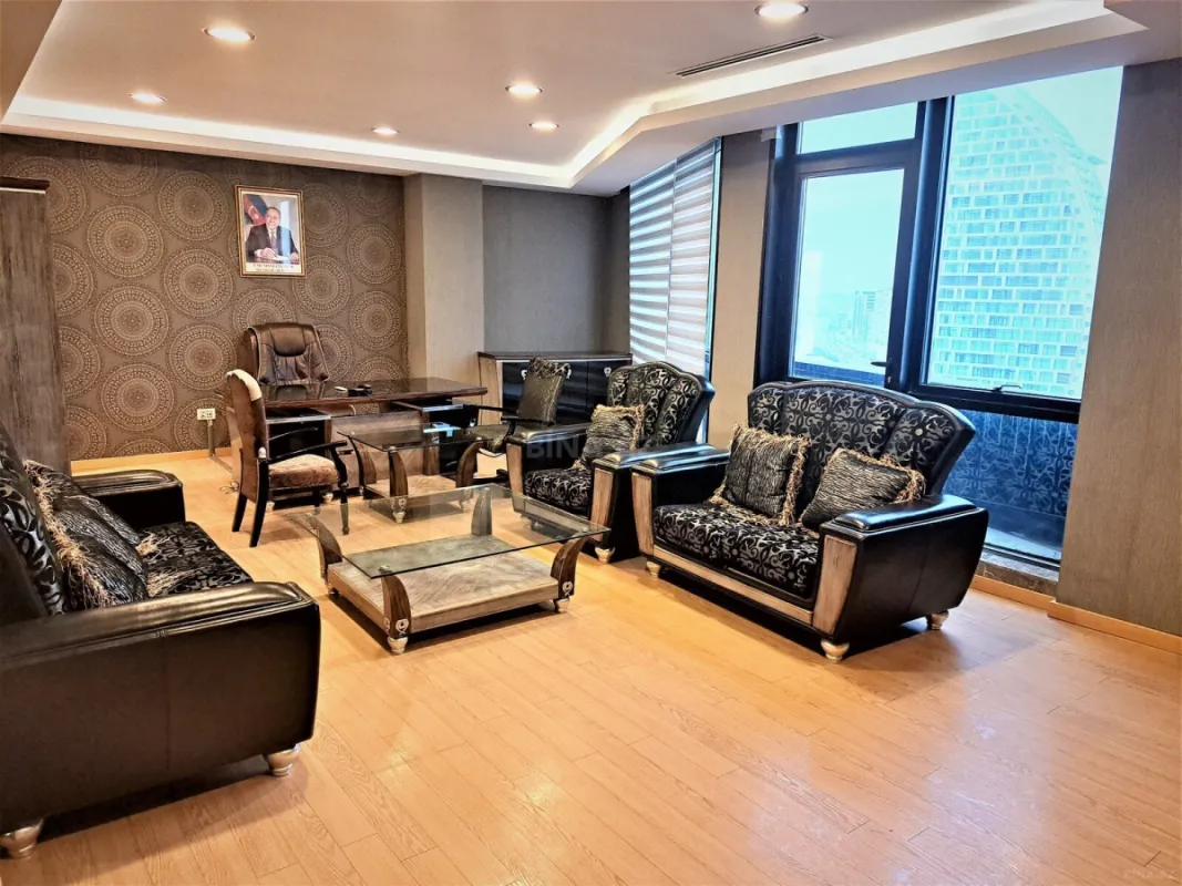 Kirayə verilir 5 otaqlı ofis 230 m²