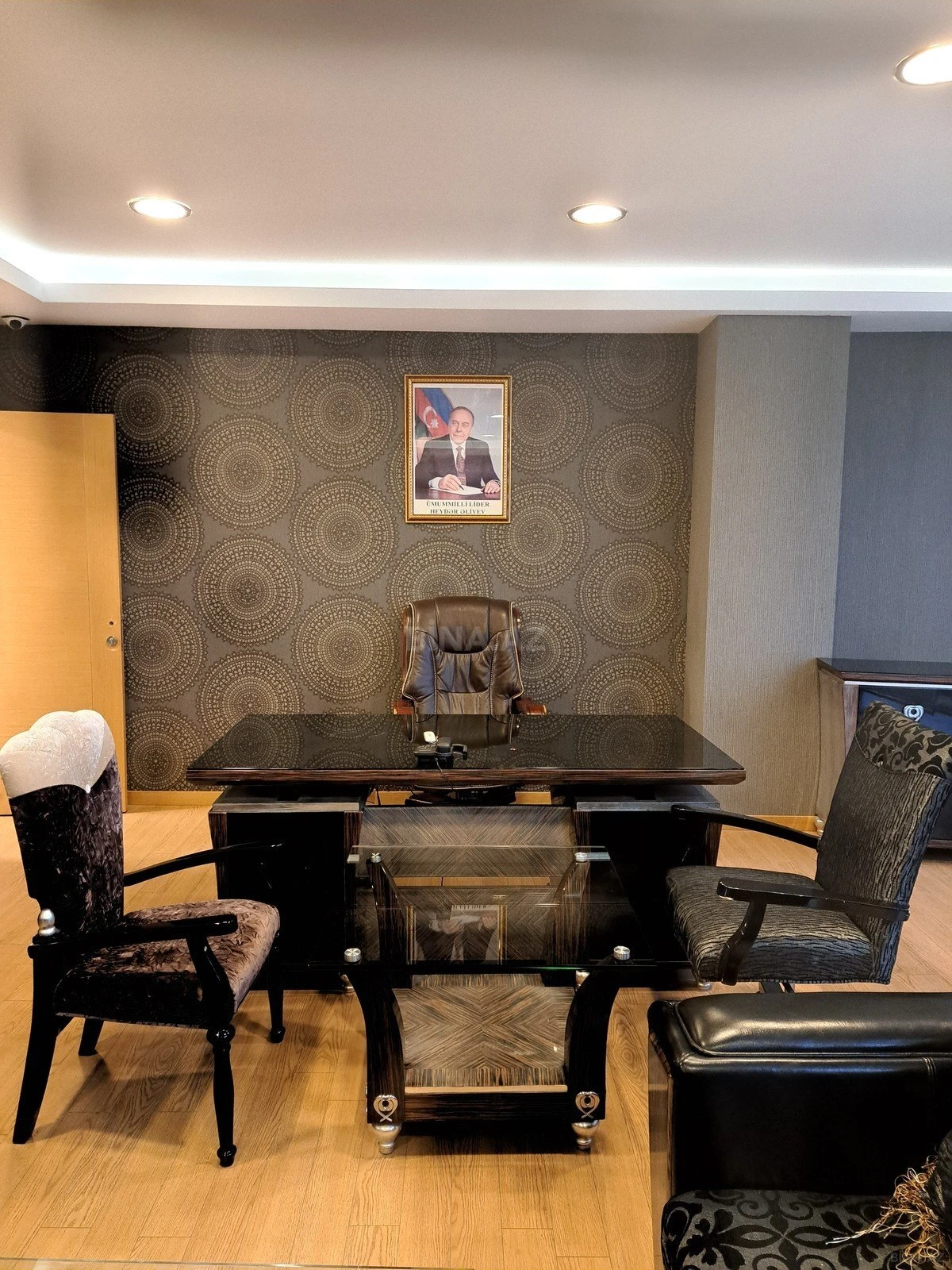 Kirayə verilir 5 otaqlı ofis 230 m²