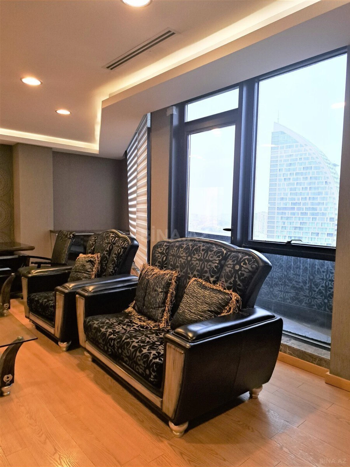 Kirayə verilir 5 otaqlı ofis 230 m²