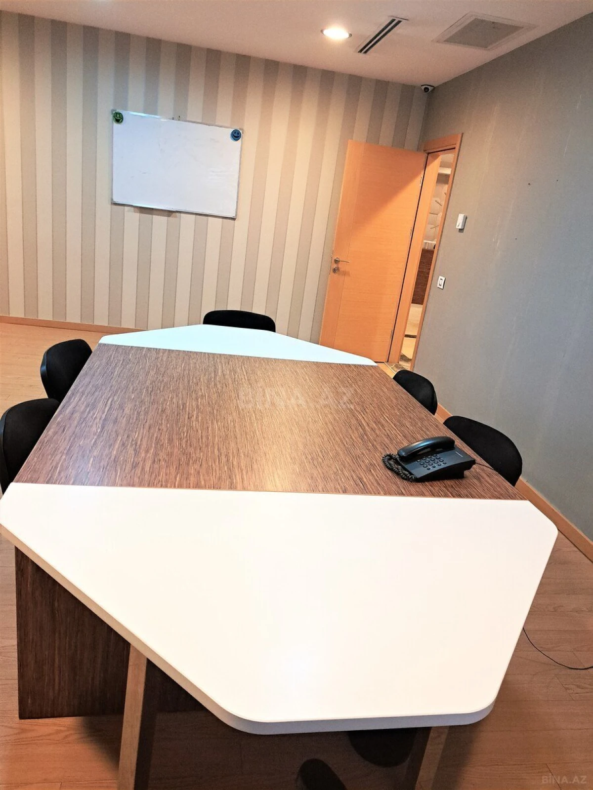 Kirayə verilir 5 otaqlı ofis 230 m²