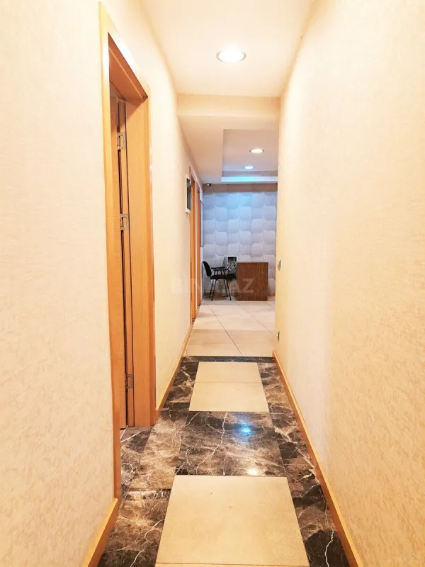 Kirayə verilir 5 otaqlı ofis 230 m²