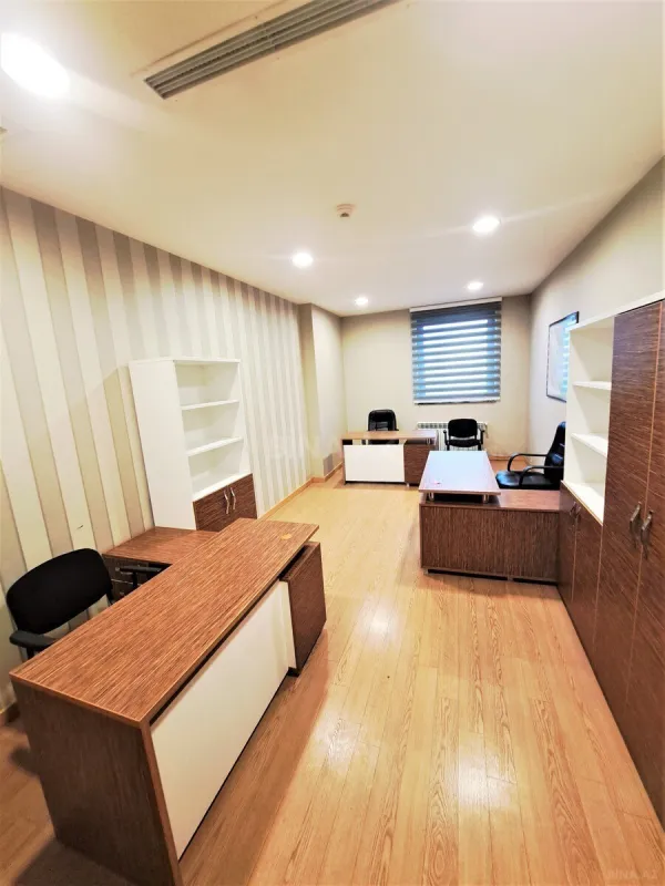 Kirayə verilir 5 otaqlı ofis 230 m²