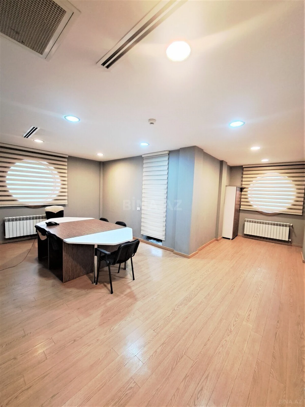 Kirayə verilir 5 otaqlı ofis 230 m²