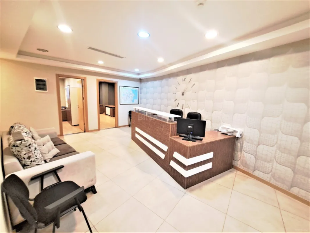 Kirayə verilir 5 otaqlı ofis 230 m²
