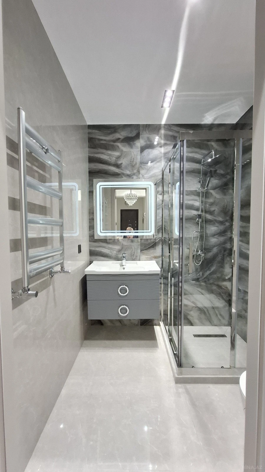 Satılır 3 otaqlı mənzil 130 m²