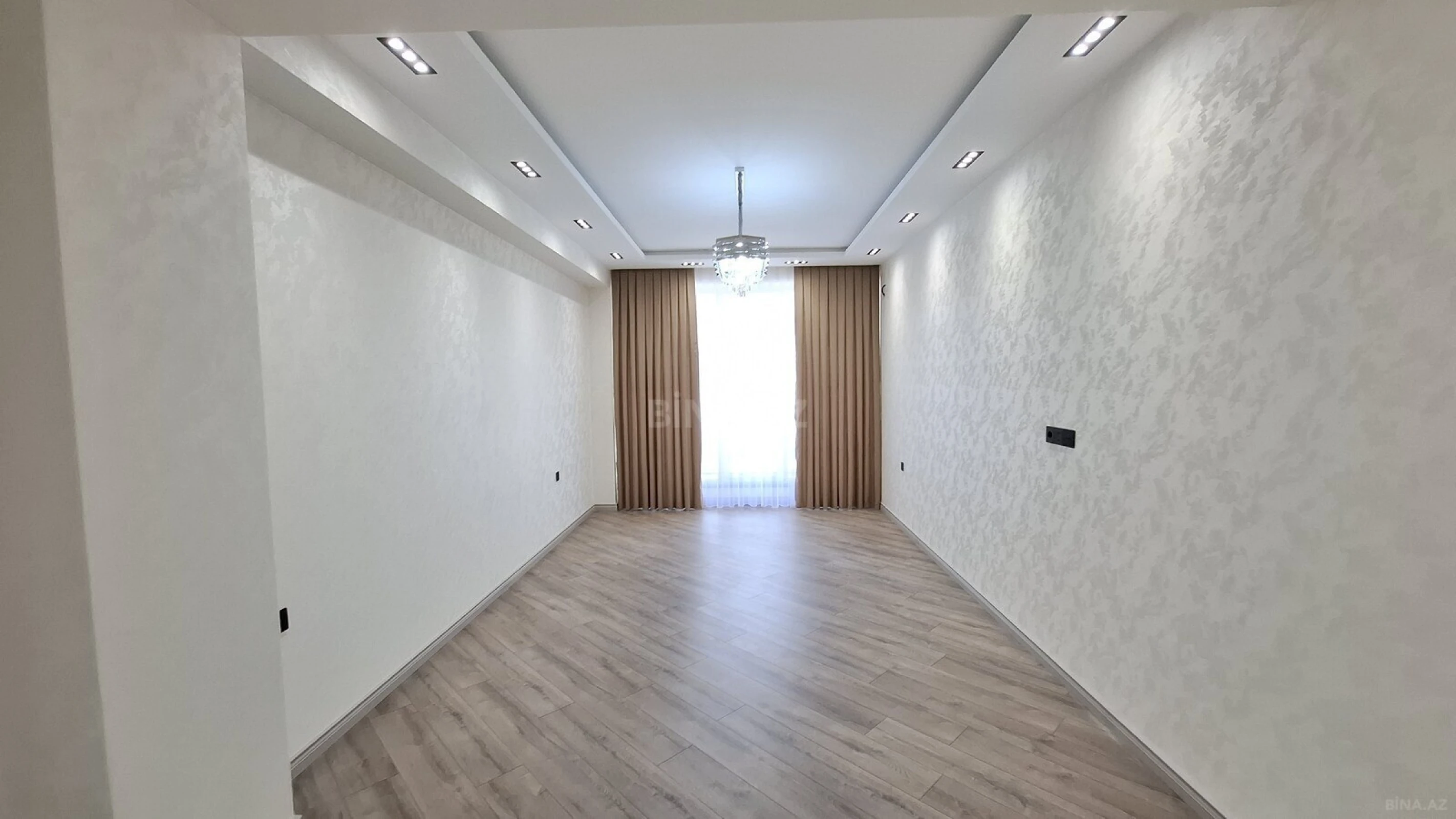 Satılır 3 otaqlı mənzil 130 m²