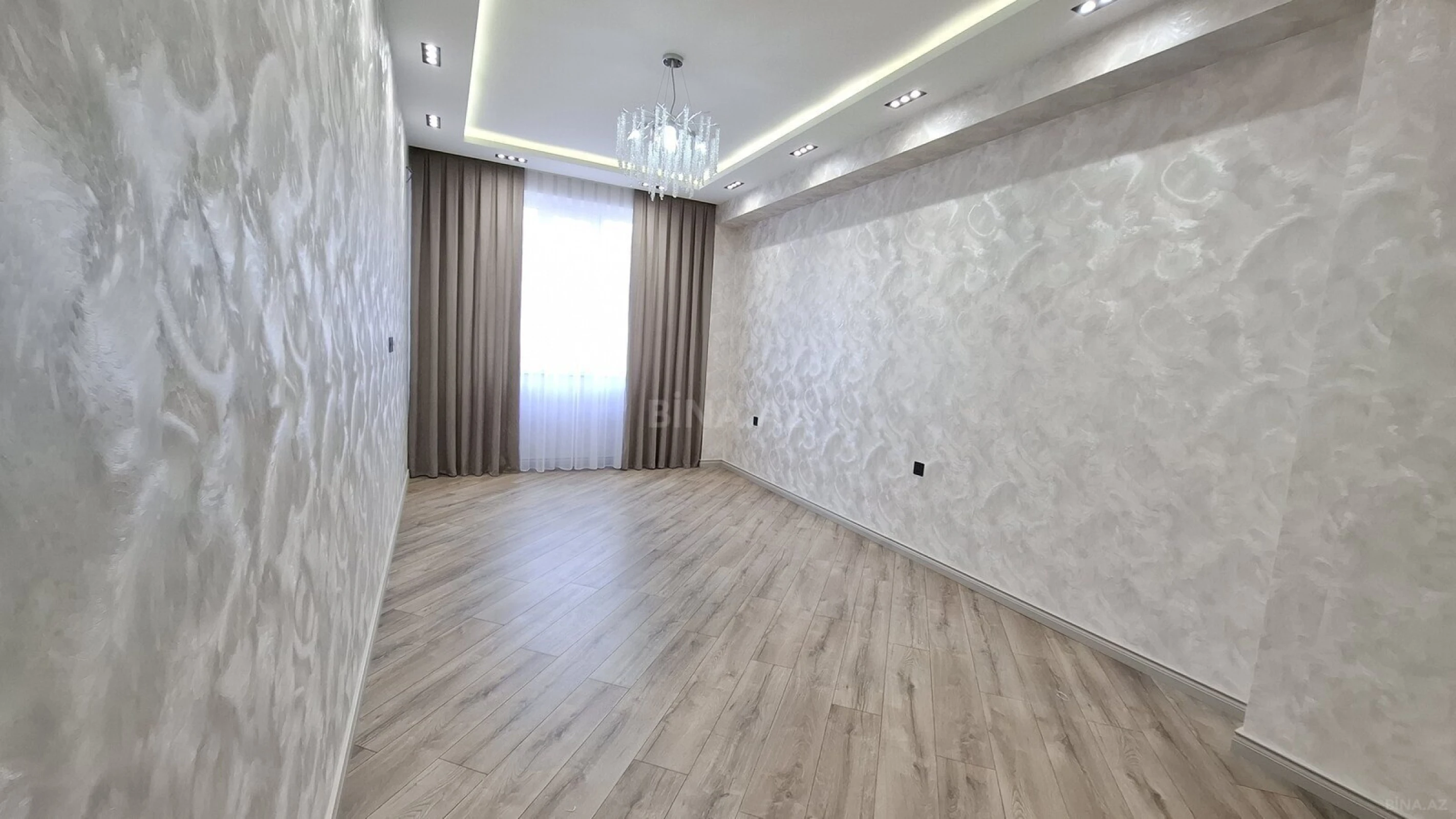 Satılır 3 otaqlı mənzil 130 m²