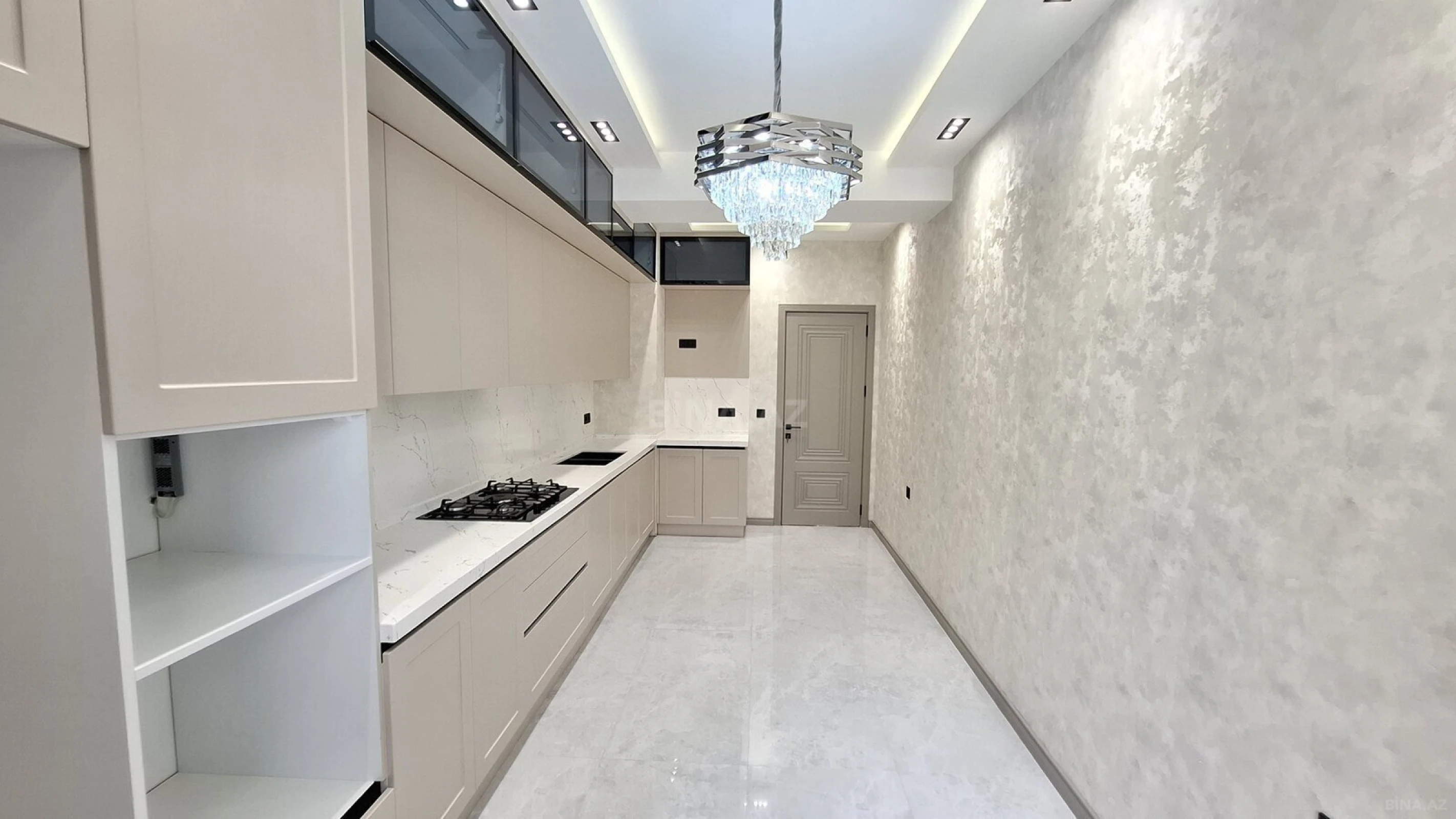 Satılır 3 otaqlı mənzil 130 m²