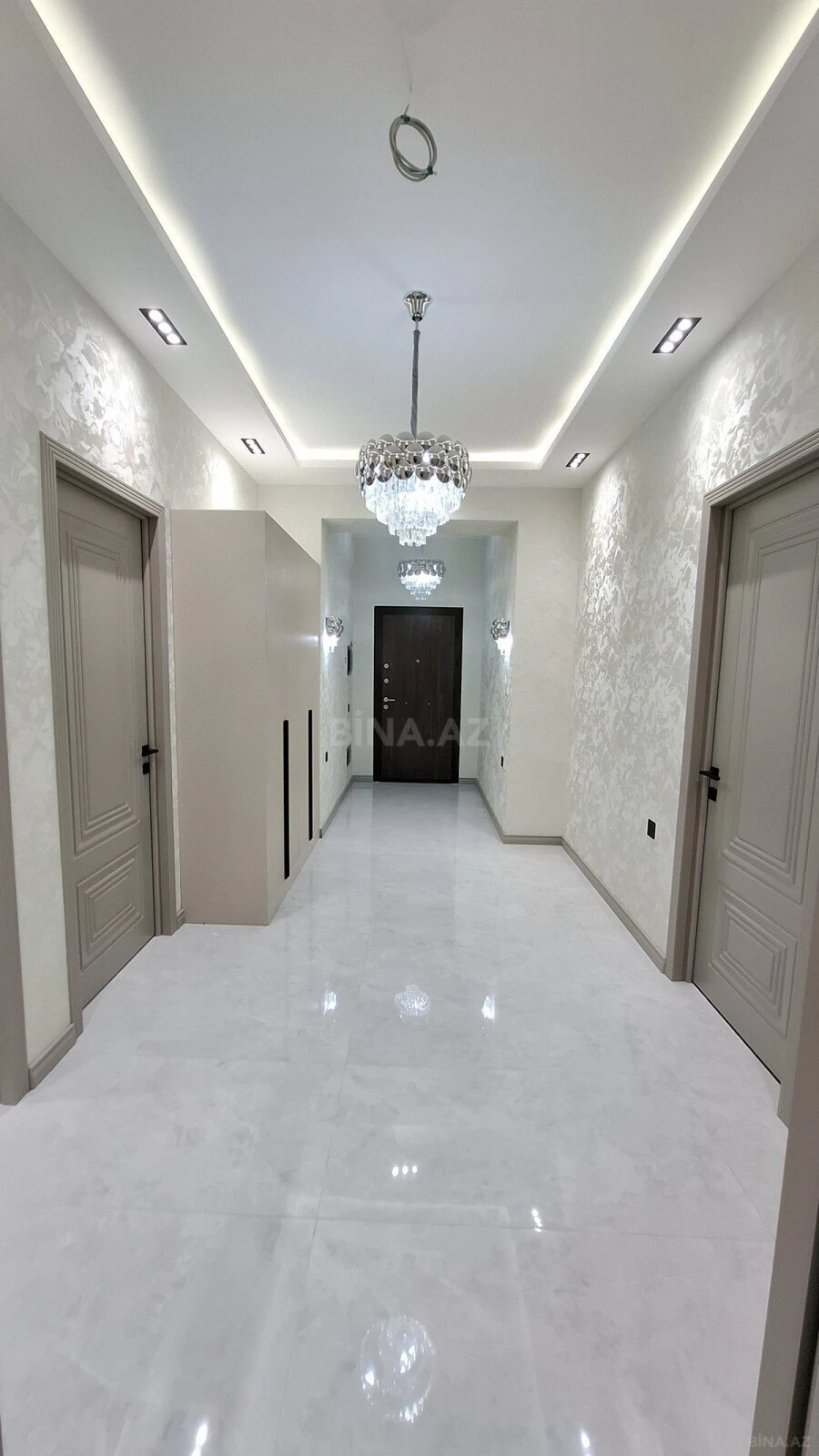 Satılır 3 otaqlı mənzil 130 m²
