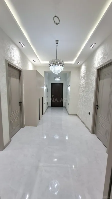 Satılır 3 otaqlı mənzil 130 m²