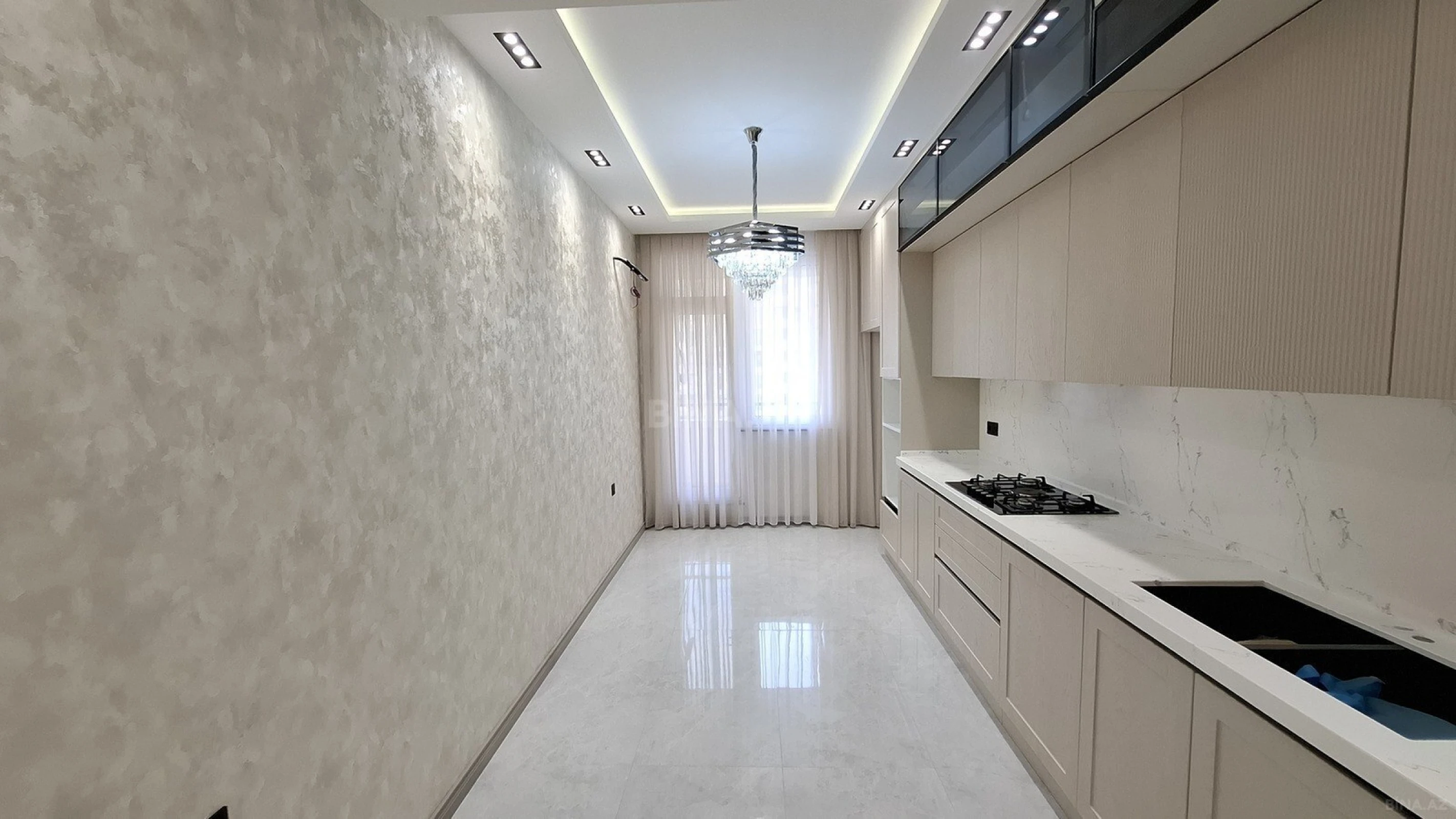 Satılır 3 otaqlı mənzil 130 m²