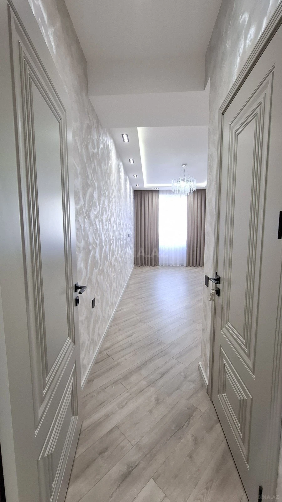 Satılır 3 otaqlı mənzil 130 m²