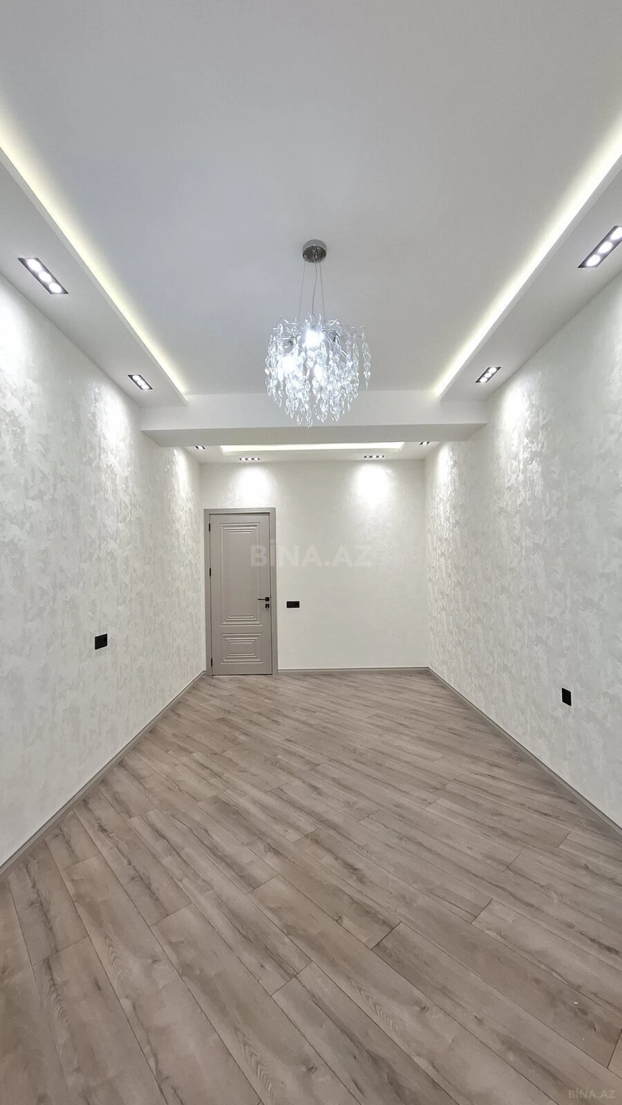 Satılır 3 otaqlı mənzil 130 m²